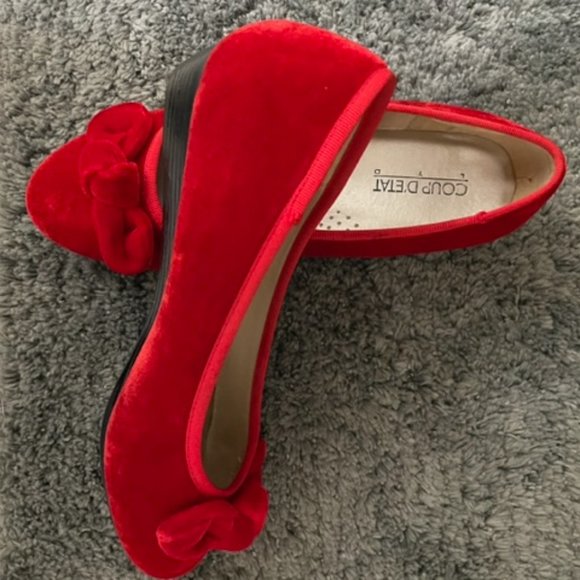 Red Flats - Picture 3 of 3